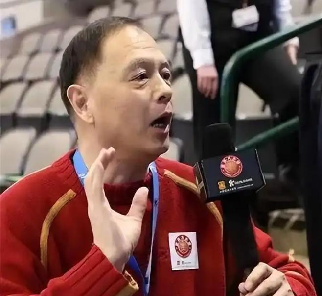 记者:盖伊能脱离拐杖自己行走,进行一些强度不大的力量练习